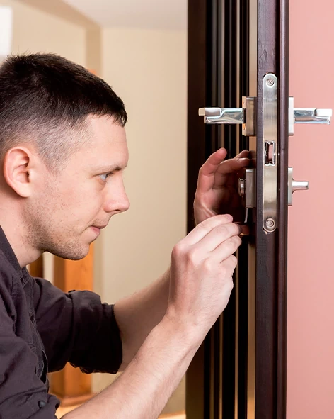 : Professional Locksmith For Commercial And Residential Locksmith Services in Mayflower Village, CA