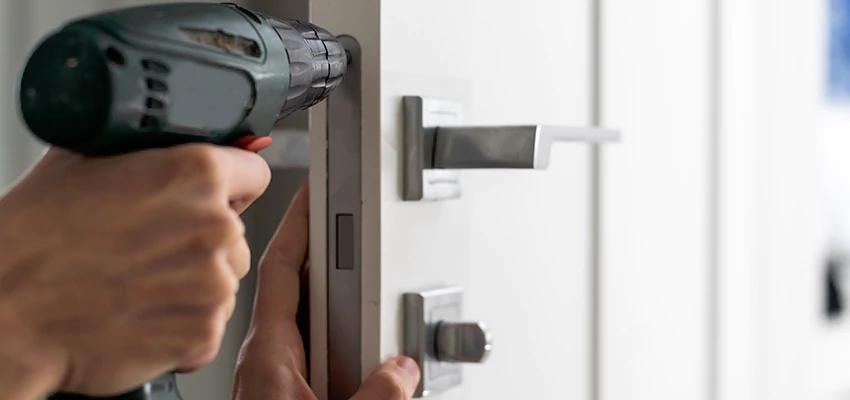 Locksmith For Lock Replacement Near Me in Mayflower Village, CA
