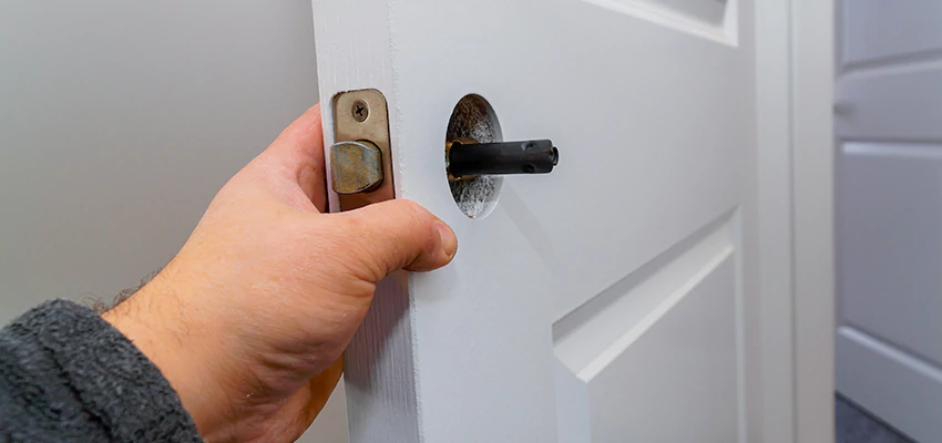 Nighttime Locksmith For Lock Repair in Mayflower Village, CA