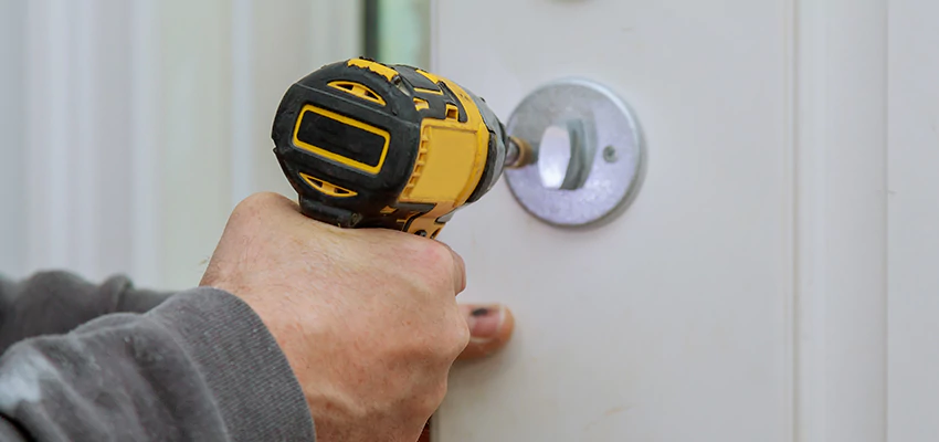 Street Locksmith For Smart Lock Repair in Mayflower Village, CA