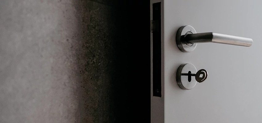 Front Door Handle Repair And Installation in Mayflower Village, CA